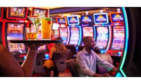 Tampilan live dealer baccarat toto368 dengan meja kartu dan statistik tangan