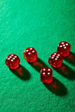 Interface jadwal Counter-Strike 2 menampilkan turnamen yang akan datang, waktu mulai, dan link ke statistik tim